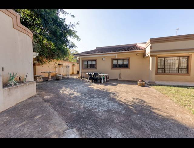 5 BEDROOM HOUSE FOR SALE IN BALLITO CENTRAL